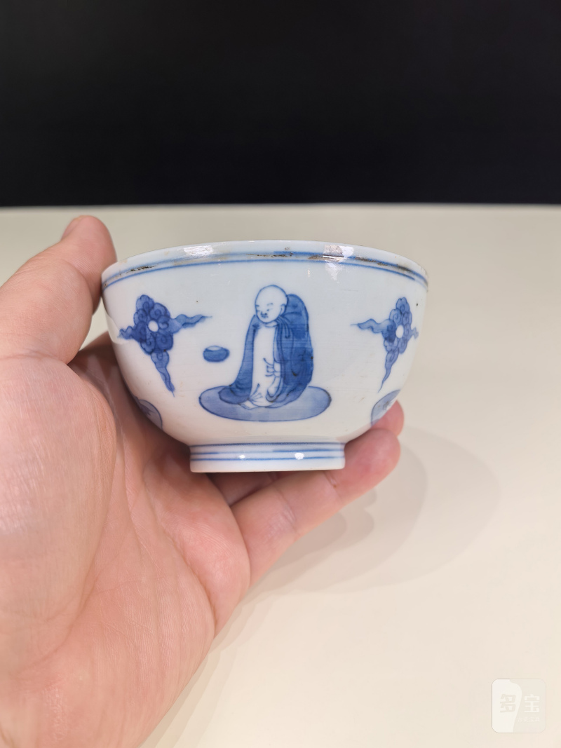明晚期 青花罗汉诵经图杯 - 图4